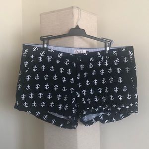 SO Black And White Anchor shorts